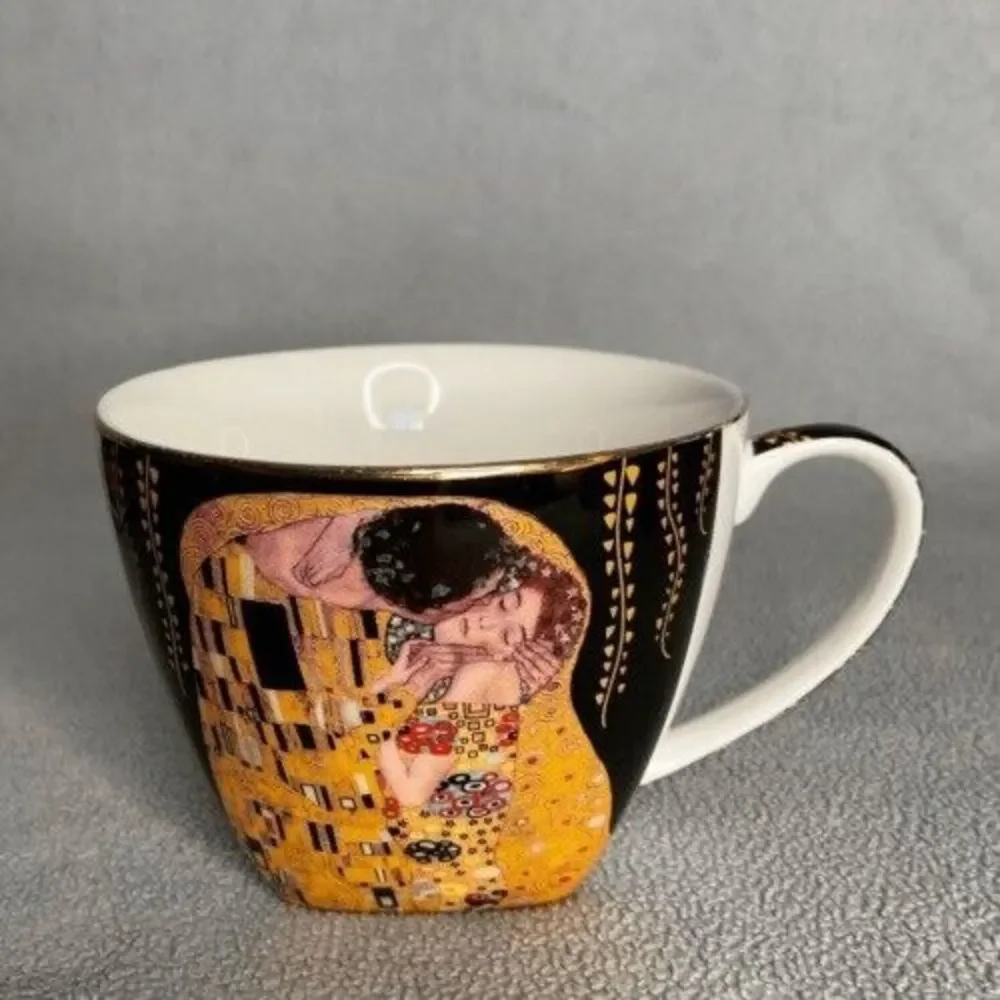 NWOB Smile Austria Gustav Klimt The Kiss Tea Cup &Saucer Black/Gold Art Souvenir